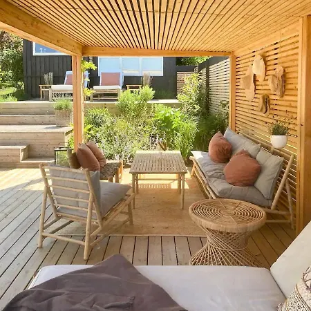 Architectural Pearl With Ocean View In Feriehus *