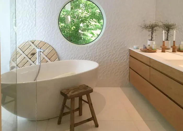 Semesterbostad Architectural Pearl With Ocean View In